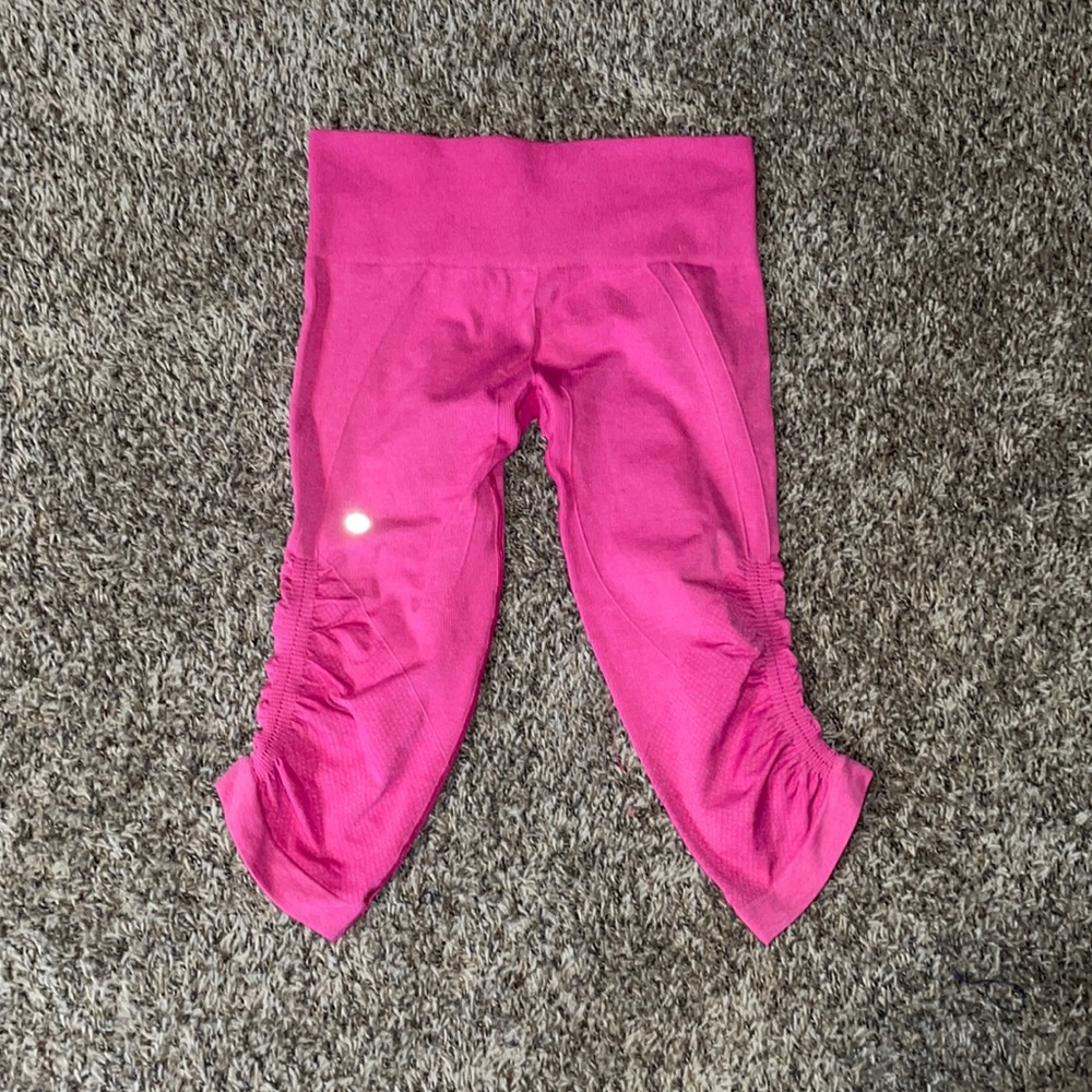 Lululemon pink rouched cropped leggings